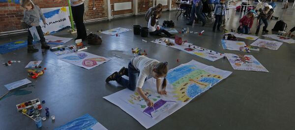 Дети рисуют, архивное фото - Sputnik Таджикистан