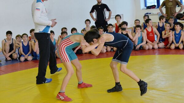 Соревнования по вольной борьбе среди юношей до 50 кг, архивное фото - Sputnik Таджикистан