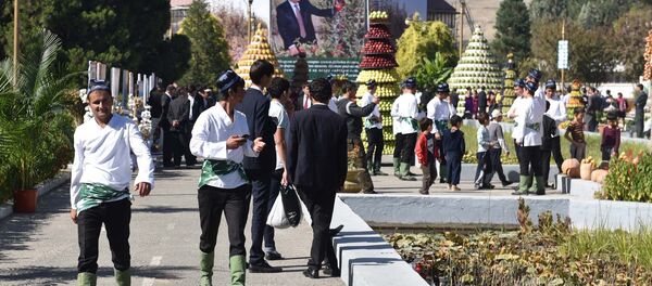 Праздник урожая Мехргон отметили в Душанбе Праздник урожая Мехргон отметили в Душанбе - Sputnik Тоҷикистон