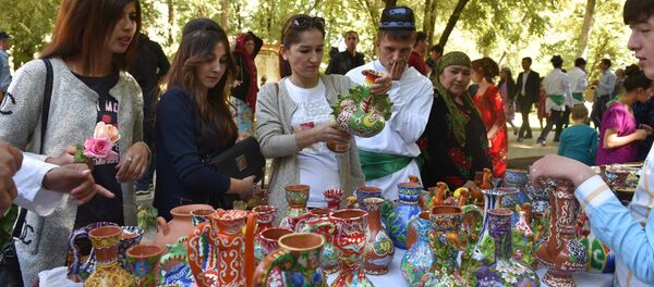 Праздник урожая Мехргон отметили в Душанбе Праздник урожая Мехргон отметили в Душанбе - Sputnik Тоҷикистон