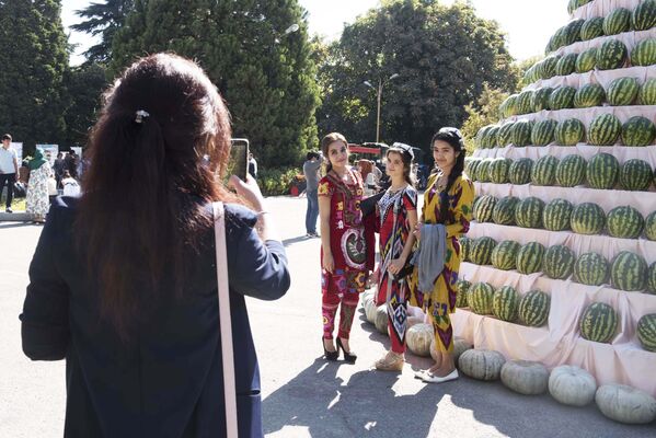 Праздник урожая Мехргон отметили в Душанбе - Sputnik Таджикистан