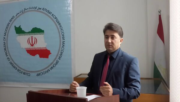 Таджикский эксперт международных отношений Зоири Давлат - Sputnik Таджикистан