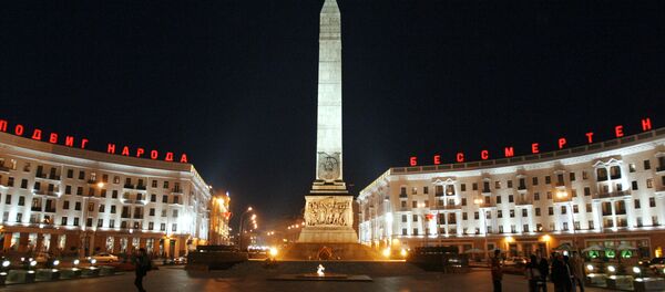 Ночной вид площади Победы в городе Минске, архивное фото - Sputnik Таджикистан