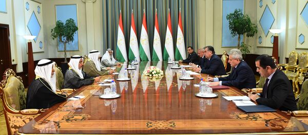 Вохӯрии Эмомалӣ Раҳмон бо мушовири Девони Амири Кувайт доктор Абдулллоҳ Маътуқ ал-Маътуқ. Акс аз бойгонӣ - Sputnik Тоҷикистон