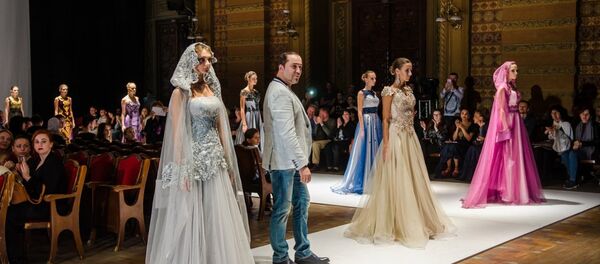 Коллекция Весна/Лето 2017 Умеда Кучкалиева Коллекция Весна/Лето 2017 Умеда Кучкалиева - Sputnik Таджикистан