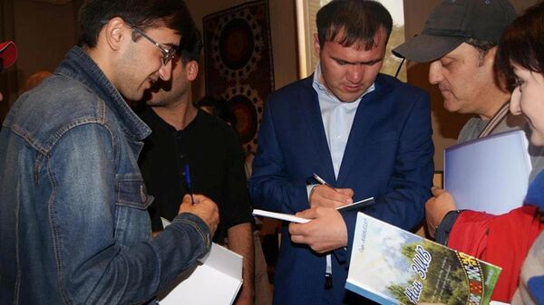 На презентации книги Сафо Алиназара в Исмаилитском центре в Душанбе На презентации книги Сафо Алиназара в Исмаилитском центре в Душанбе - Sputnik Тоҷикистон