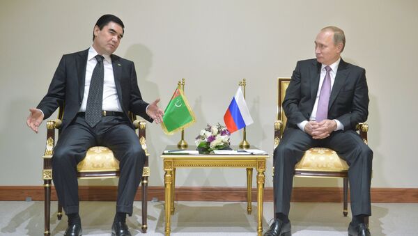 Президент России Владимир Путин (справа) и президент Туркменистана Гурбангулы Бердымухамедов, архивное фото - Sputnik Таджикистан