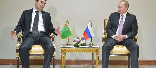 Президент России Владимир Путин (справа) и президент Туркменистана Гурбангулы Бердымухамедов, архивное фото - Sputnik Таджикистан