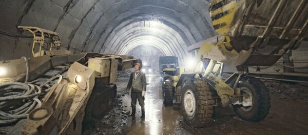 Строительство тоннеля на ГЭС, архивное фото - Sputnik Таджикистан
