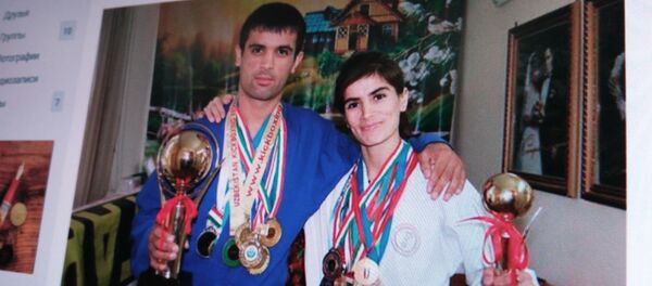 Матлюба Каримова с братом Бахтибеком Каримовым. Фото из группы Unifight Душанбе в социальной сети ВКонтакте - Sputnik Таджикистан
