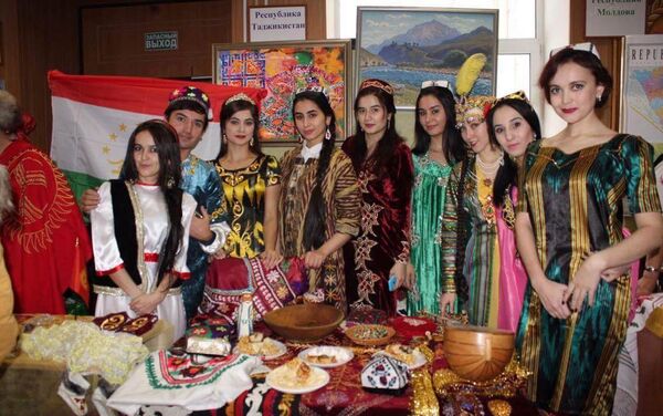 Концерт по случаю Дня народного единства. Уголок Таджикистана - Sputnik Таджикистан