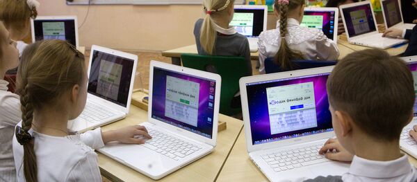 Уроки в школах, архивное фото Уроки в школах, архивное фото - Sputnik Таджикистан