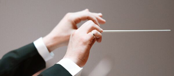 Дирижер во время выступления Дирижер во время выступления - Sputnik Таджикистан