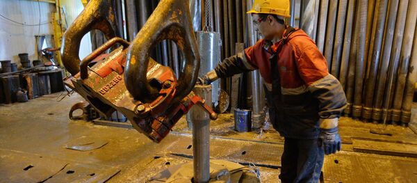 Специализированная буровая установка, архивное фото Специализированная буровая установка, архивное фото - Sputnik Таджикистан