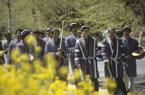 Ҷашнҳои рӯзи 10 май дар Тоҷикистон ва ҷаҳон Ҷашнҳои рӯзи 10 май дар Тоҷикистон ва ҷаҳон - Sputnik Тоҷикистон