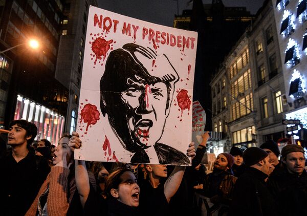 Акция протеста против Д. Трампа в Нью-Йорке - Sputnik Таджикистан