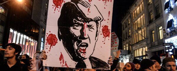 Акция протеста против Д. Трампа в Нью-Йорке - Sputnik Таджикистан