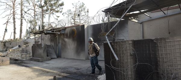 У здания немецкого консульства в Мазари-Шарифе У здания немецкого консульства в Мазари-Шарифе - Sputnik Таджикистан