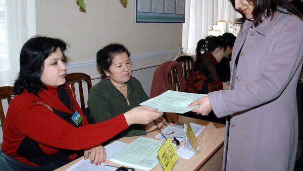 На избирательном участке, архивное фото - Sputnik Таджикистан
