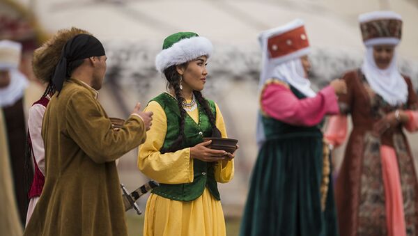 Кыргызские национальные костюмы, архивное фото - Sputnik Таджикистан