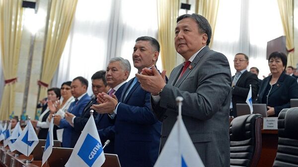 Депутаты Жогорку Кенеша во время присяги министров, архивное фото - Sputnik Таджикистан