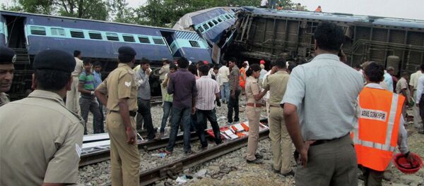 Поезд сошел с рельсов в Индии, не менее 63 человек погибли Поезд сошел с рельсов в Индии, не менее 63 человек погибли - Sputnik Таджикистан