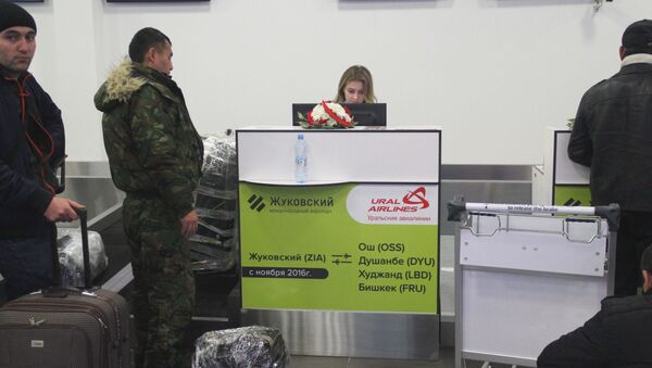 Стойка регистрации в аэропорту Жуковский - Sputnik Таджикистан