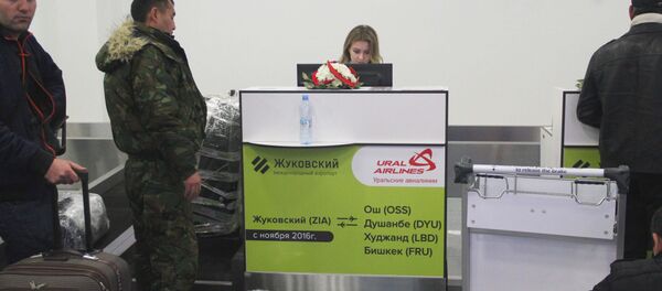 Стойка регистрации в аэропорту Жуковский Стойка регистрации в аэропорту Жуковский - Sputnik Таджикистан