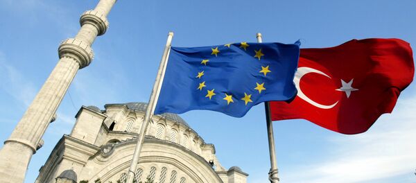 Флаги Турции и Евросоюза, архивное фото - Sputnik Таджикистан