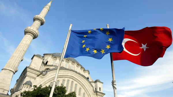 Флаги Турции и Евросоюза, архивное фото - Sputnik Таджикистан