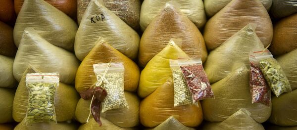 Пакеты с пряностями, архивное фото - Sputnik Таджикистан