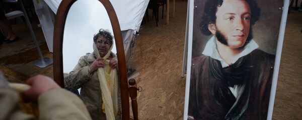 Фестивали китоб дар майдони сурх. Акс аз бойгонӣ - Sputnik Тоҷикистон