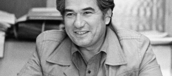 Чингиз Айтматов. Акс аз бойгонӣ Чингиз Айтматов. Акс аз бойгонӣ - Sputnik Тоҷикистон