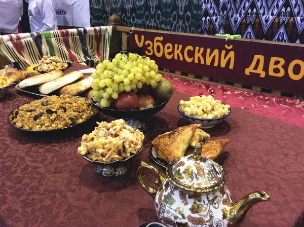 Хӯрокҳои миллӣ дар намоиши донишҷӯёни Ӯзбакистон - Sputnik Тоҷикистон