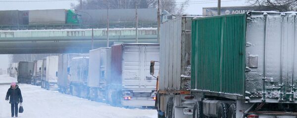 Фуры на трассе, архивное фото - Sputnik Тоҷикистон