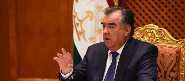 Президенти Тоҷикистон Эмомалӣ Раҳмон, акс аз бойгонӣ - Sputnik Тоҷикистон