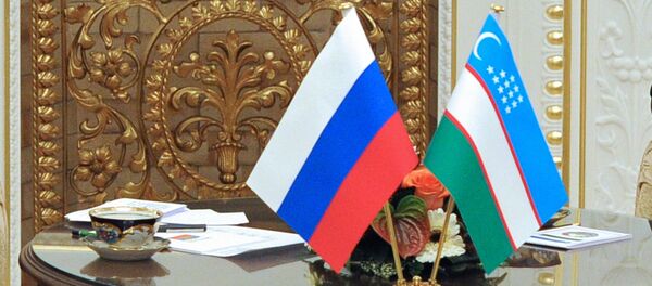 Государственные флаги России и Узбекистана - Sputnik Таджикистан