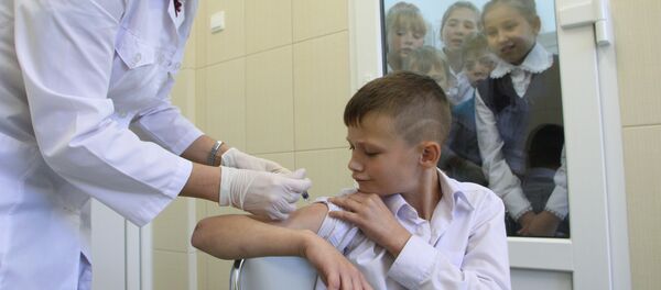 Вакцинация в школе, архивное фото Вакцинация в школе, архивное фото - Sputnik Таджикистан