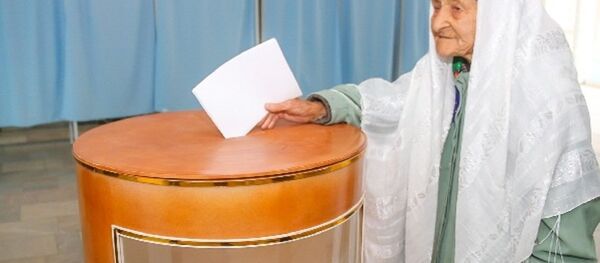 Интихоботи президентӣ дар Ӯзбакистон, акс аз бойгонӣ Интихоботи президентӣ дар Ӯзбакистон, акс аз бойгонӣ - Sputnik Тоҷикистон