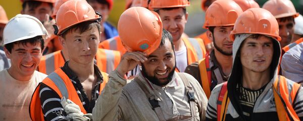 Рабочие на строительной площадке, архивное фото - Sputnik Тоҷикистон