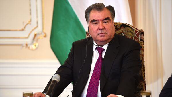 Эмомали Рахмон во время визита в Прагу - Sputnik Таджикистан