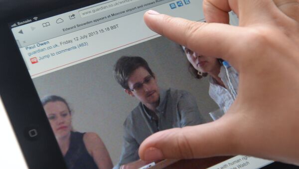 Сноуден хотел бы остаться в России - Sputnik Таджикистан