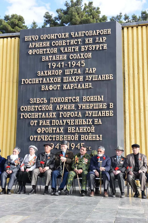 Дар Душанбе вохӯрӣ бахшида ба 75-умин солгарди муборизаи назди Маскав баргузор гардид Дар Душанбе вохӯрӣ бахшида ба 75-умин солгарди муборизаи назди Маскав баргузор гардид - Sputnik Тоҷикистон
