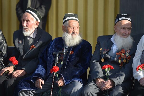 В Душанбе прошел митинг к 75-летию битвы под Москвой - Sputnik Таджикистан