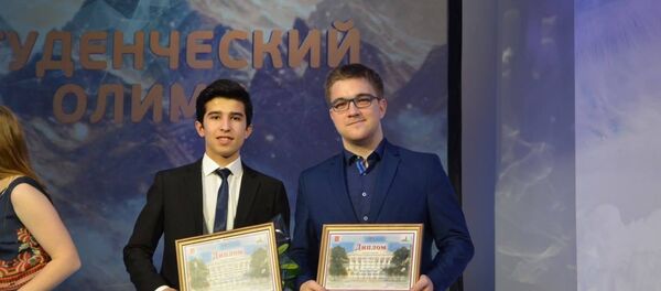 На церемонии награждения призеров конкурса студентов На церемонии награждения призеров конкурса студентов - Sputnik Таджикистан