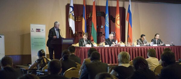 На заседании Евразийской экономической комиссии, архивное фото На заседании Евразийской экономической комиссии, архивное фото - Sputnik Таджикистан