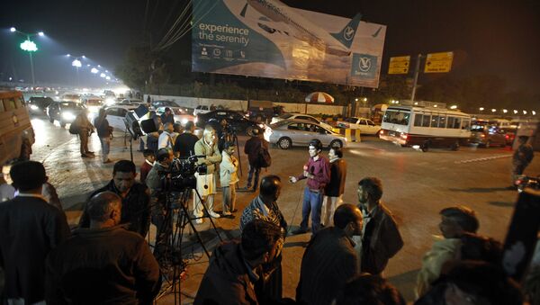Пакистанские журналисты в аэропорту Исламабада - Sputnik Таджикистан