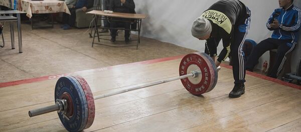 На турнире по тяжелой атлетике, архивное фото - Sputnik Таджикистан