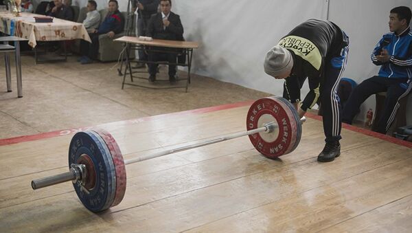 На турнире по тяжелой атлетике, архивное фото - Sputnik Таджикистан