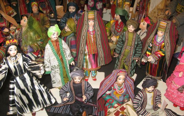 Восточные куклы в одном из магазинов Санкт-Петербурга - Sputnik Таджикистан